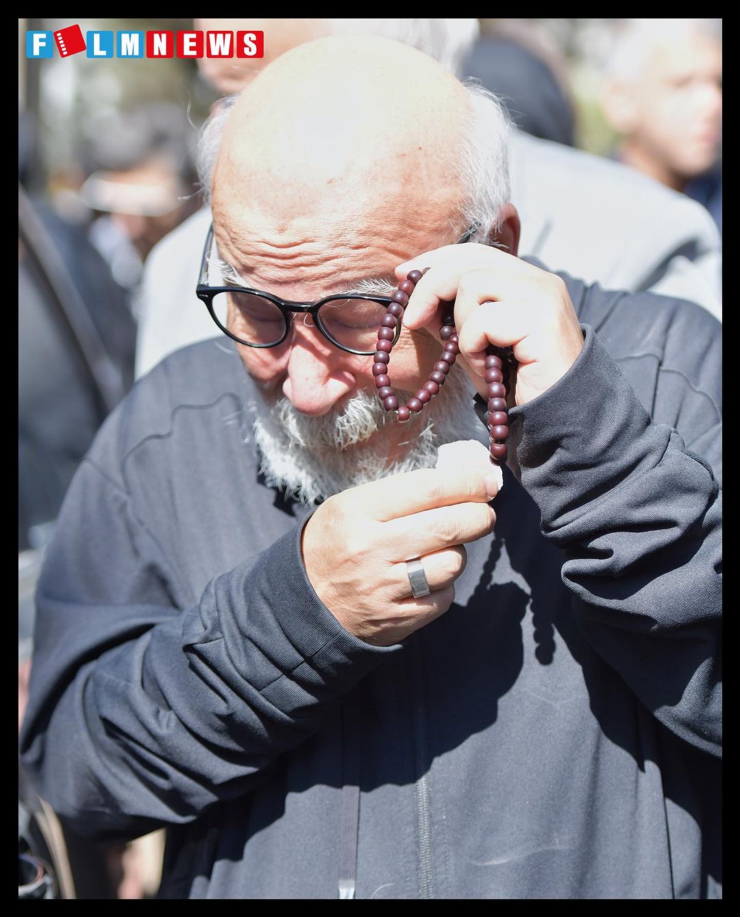 تصاویری غم‌انگیز از خاکسپاری رضا داودنژاد که همه را متاثر کرد